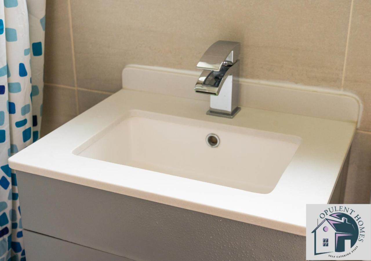 Вілла Contractors Pad - 4 Bed Town House - Cent Reading - Free Parking Екстер'єр фото